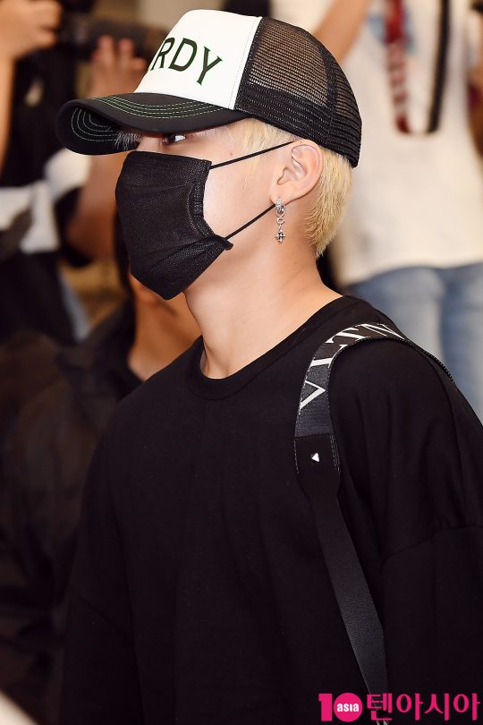 Group Wanna One Park Woojin is entrance through Incheon International Airport on the afternoon of the 3rd after finishing World Tour Concert in Philippines Manila.
