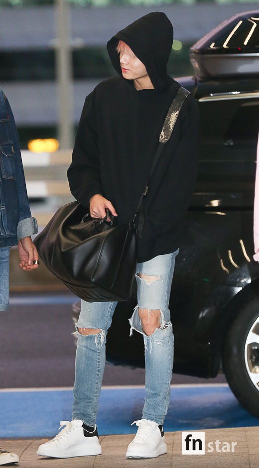 Group BTS left for United States of America LA via Incheon International Airport to attend the World Tour Love Your Self at the United States of America Los Angeles Staples Center on the afternoon of the 3rd.