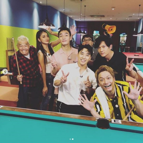 BIGBANGs victorious has released a photo of himself with members of Japans national group SMAP.Victorious appeared on his Instagram on the 2nd of the month, 7.2: I participated in the Youtuber Challenge of Mr. Tsuyoshi Kusanagi!I was so happy that Mr.Singo wanted to meet with the BIGBANG complete body quickly!And posted a photo taken with SMAP members Tori Kelly Singo, Kusanagi Tsuyoshi, Inagaki Goro Noguchi and others.On this day, Tori Kelly Singo also posted a picture of her with Victorious on her Instagram.The photo appears to have been taken by Victorious after appearing on digital channel AvemaTVs 7.2 New Windows featuring Tori Kelly Singo, Tsuyoshi Kusanagi and Goro Noguchi Inagaki.