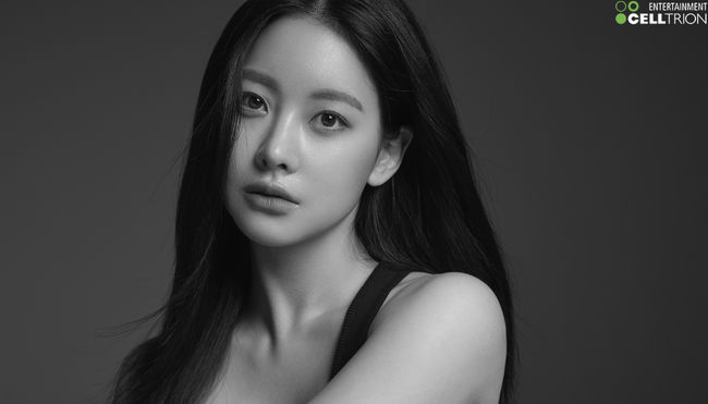 Actor Oh Yeon-seo showed a deepened profile.On March 3, Celltrion Healthcare Entertainment released a new profile photo of Oh Yeon-seo.Oh Yeon-seo showed a variety of charms through this profile shooting, which was held in four concepts.First, Oh Yeon-seo released a long straight hair in black and white photographs and gazed at the camera with alluring eyes and emanated a unique beauty.Especially, the face and eyes of Oh Yeon-seo, which was closed up, created a mysterious and dreamy atmosphere.Oh Yeon-seo then flaunted her bright yet innocent Aura in a flower patterned long dress.In another profile photo in a red dress, Oh Yeon-seo completed a high-quality profile cut with her own fascinating eyes and elegant atmosphere.Finally, Oh Yeon-seo in a picture wearing a neat beige tone suit focuses attention by creating a unique atmosphere with chic eyes and cool eyes.On the other hand, Oh Yeon-seo left for Paris, France, on the 1st to shoot fashion magazines.Celltrion Healthcare Entertainment Provides