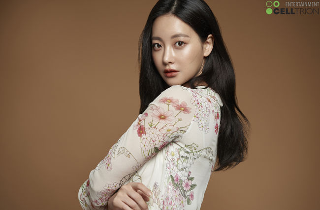 <p>The actor Oh Yeon-seo showed off the Propyl group of deeper atmosphere.</p><p>3 Celestrion Entertainment has released a new Propyl group photo of Oh Yeon-seo. Oh Yeon-seo took out a variety of charm through this Propyl group photography which was advanced with a total of four concepts.</p><p>First of all, Oh Yeon-seo released a long straight hair by undoing a long straight hair and gazing at the camera with an attractive eye and diverging a monotonous beauty. Especially the close-up Oh Yeon-seos face and eyes gave a mysterious and fantastic atmosphere. Then Oh Yeon - seo flauntered with a flower pattern long dress but flaunted a pure aura.</p><p>In another Propyl group picture wearing a red dress Oh Yeon-seo got a charming eyes only with herself and an elegant atmosphere to complete a highly completed Propyl group cut. Finally, in a picture wearing a clean beige ton suits Oh Yeon-seo concentrates the eyes with a chic look and refreshing eye-catching atmosphere as if it were indifferent.</p><p>Meanwhile, Oh Yeon-seo departed to Paris, France, for one day fashion magazine shooting gravure. [Photo] Sertorion entertainment provided</p><p>Sertion Provide Entertainment</p>