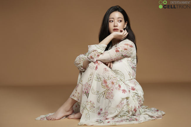 <p>The actor Oh Yeon-seo showed off the Propyl group of deeper atmosphere.</p><p>3 Celestrion Entertainment has released a new Propyl group photo of Oh Yeon-seo. Oh Yeon-seo took out a variety of charm through this Propyl group photography which was advanced with a total of four concepts.</p><p>First of all, Oh Yeon-seo released a long straight hair by undoing a long straight hair and gazing at the camera with an attractive eye and diverging a monotonous beauty. Especially the close-up Oh Yeon-seos face and eyes gave a mysterious and fantastic atmosphere. Then Oh Yeon - seo flauntered with a flower pattern long dress but flaunted a pure aura.</p><p>In another Propyl group picture wearing a red dress Oh Yeon-seo got a charming eyes only with herself and an elegant atmosphere to complete a highly completed Propyl group cut. Finally, in a picture wearing a clean beige ton suits Oh Yeon-seo concentrates the eyes with a chic look and refreshing eye-catching atmosphere as if it were indifferent.</p><p>Meanwhile, Oh Yeon-seo departed to Paris, France, for one day fashion magazine shooting gravure. [Photo] Sertorion entertainment provided</p><p>Sertion Provide Entertainment</p>