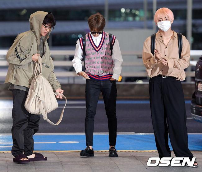 On the afternoon of the 3rd, Boygroup BTS left for Los Angeles, USA, through the Incheon International Airport, a schedule for the BTS WORLD TOUR LOVE YOURSELF overseas World Tour.BTS Jay Hop - Jimin - Vu is heading for the departure hall.