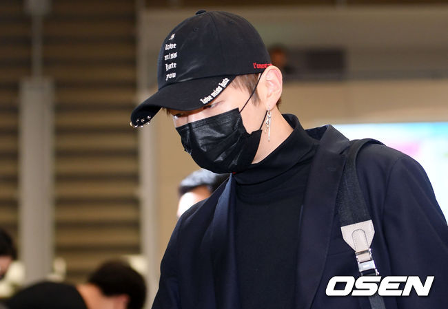 Group Wanna One arrived through ICN airport on Thursday afternoon after a World Tour concert in Philippines Manila.Wanna One Kang Daniel leaves Terminal 2 entry hall.