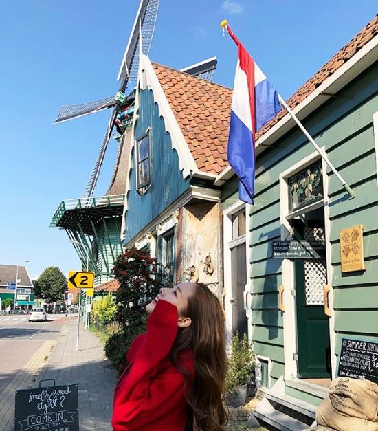 Park Min-young reveals happy travel routinePark Min-young posted a picture on his instagram on the 3rd with an article entitled Come down your mouth.In the photo, there was a picture of Park Min-young smiling at the clear sky in the windmill village of the Netherlands.Beautiful European scenery, and a happier smile of more beautiful Park Min-young attracts Eye-catching.The netizens who saw this said, I have a lot of healing ... My beautiful actor, It shines like sunshine, I can not come down my mouth, I remember Kim secretary.Beautiful,  I have a good sister, and so on.On the other hand, Park Min-young was loved by Kim Mi-so in the TVN drama Why is Secretary Kim doing that? which ended last month.Photo Park Min-youngSNS
