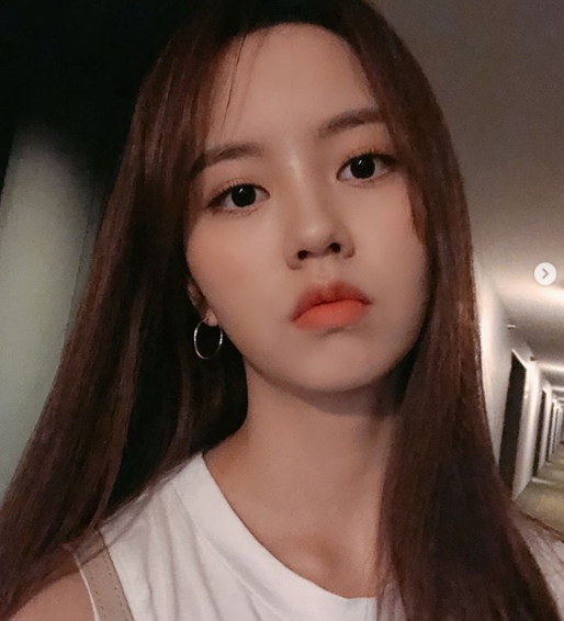 Kim So-hyeun reveals his moody selfieActor Kim So-hyun posted a photo on his Instagram page on September 4.The photo shows Kim So-hyun looking at Camera in a sleeveless outfit; the mature beauty of 20-year-old Kim So-hyun catches the eye.kim myeong-mi