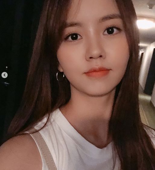 Kim So-hyeun reveals his moody selfieActor Kim So-hyun posted a photo on his Instagram page on September 4.The photo shows Kim So-hyun looking at Camera in a sleeveless outfit; the mature beauty of 20-year-old Kim So-hyun catches the eye.kim myeong-mi