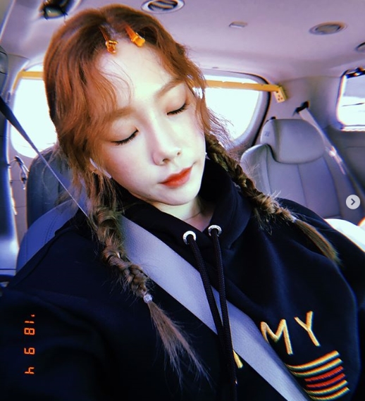 Taeyeon of Girls Generation boasted of her preservative beauty.Taeyeon posted two photos on his instagram on September 4.The photo shows Taeyeon with a pin in the car. Taeyeons Chapssal-tteok-like skin catches the eye.kim myeong-mi