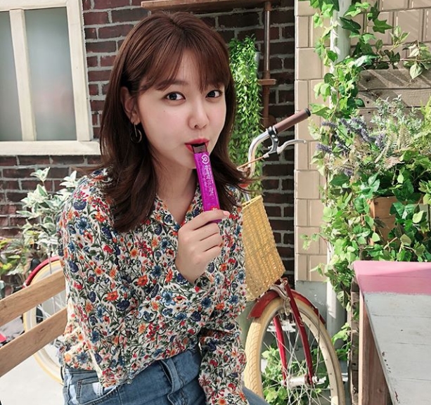 Group Girls Generation member and actor Sooyoung boasted Beautiful looks during the swim.Sooyoung posted a picture on his instagram on September 4 with an article entitled Thanks to the heat this summer, please take good care of the cold that will come.The picture showed Sooyoung eating red ginseng jelly, which added a youthful charm with jeans and a colorful floral blouse.The Beautiful looks of Sooyoung, which has not changed from its debut, catches the eye.The fans who responded to the photos responded, I will cheer forever, always take care of myself, Be careful, sister! Shooting fighting, It is so exciting if it is so beautiful.delay stock
