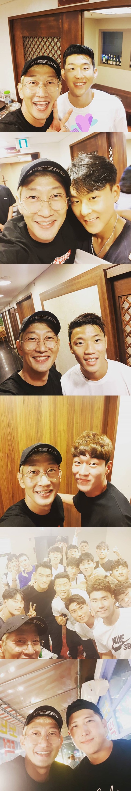 Group DJ DOC member Kim Chang-yeol released photos with Son Heung-min, Hwang Huichan, Lee Seung-woo and Hwang Ui-jo who won gold medals at the 2018 Jakarta - Palembang Asian Game.Kim Chang-yeol wrote on his instagram on the 4th, Football. Baseball. Gold medal. Thank you. Sui Gu. Thank you and hard work.I was happy because I had a lot of such words, but I was happy  I would like to ask you well in the future. In the open photo, Kim Chang-yeol poses with Son Heung-min, Hwang Hui Chan, Lee Seung-woo, Hwang Ui-jo, Hwang Jae-gyun, and 2018 Asian Game national team players.Many netizens who responded to this responded such as I was the best happy! Sui Gu, Sui Gu, and Fighting.Meanwhile, Son Heung-min, Hwang Hui Chan, Lee Seung-woo, Hwang Ui-jo and Hwang Jae-gyun, who took pictures with Kim Chang-yeol, won gold medals at the 2018 Jakarta - Palembang Asian Game, which closed on the 2nd.