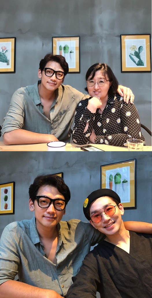 World Star Rain has consistently shown off its warm visuals.YG Food CEO Noh Hee-young said on the 4th, Wool Ji-hoon.Now I can not believe that it is a baby father in the head of a family, but I live well and well. I have always been proud of it for a long time. In the public photos, Noh Hee-young, musical actor Kim Ho-young, and Rain are sharing stories while enjoying brunch together.Even after marriage, the appearance of rain, which boasts a warm visual, attracts attention. Especially, the wide shoulder like Pacific Ocean, which is made with Exercise, is impressive.Rain added an intellectual atmosphere by wearing black horn glasses, and I feel a unique soft charisma in a soft smile and charming eyes.The netizens who saw this were world star, Kim Tae-hee captivated man, I do not look old, I still look cool, shoulder is completely Pacific Ocean.It is so cool,  Rain is the most cool on stage, please come back quickly,  I can not believe that face is a father, I do not have to decorate it. On the other hand, Rain married actor Kim Tae-hee in January last year, five years after his devotion, and held his daughter in October of the same year.Photo  Noh Hee-young SNS