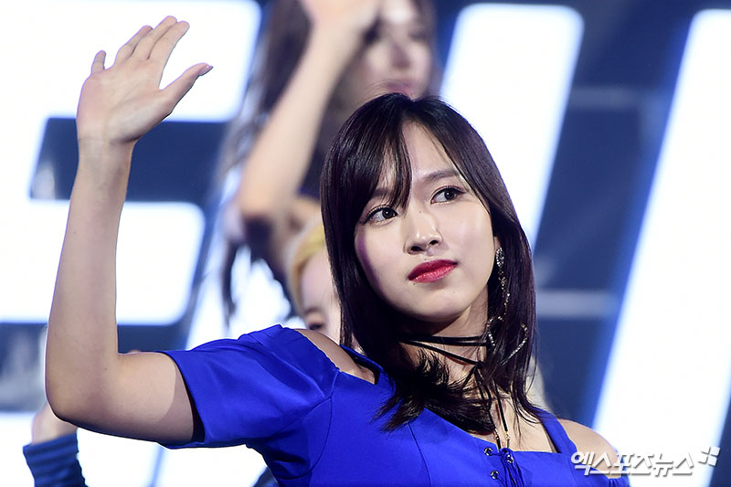 TWICE Mina, who attended Pocari Challenge Teen Festa held at Jangchung Arena in Jung-gu, Seoul on the afternoon of the 4th, is showing the stage.