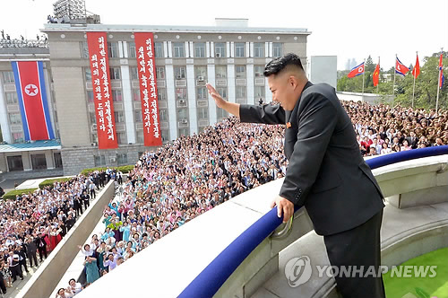 北김정은, 노농적위군 열병식 참석 (평양 조선중앙통신=연합뉴스) 북한 정권수립 65주년 기념일을 맞아 9일 평양 김일성광장에서 김정은 국방위원회 제1위원장이 참석한 가운데 예비병력인 노농적위군 열병식과 평양시 군중대회가 열렸다고 조선중앙통신이 보도했다. 2013.9.9