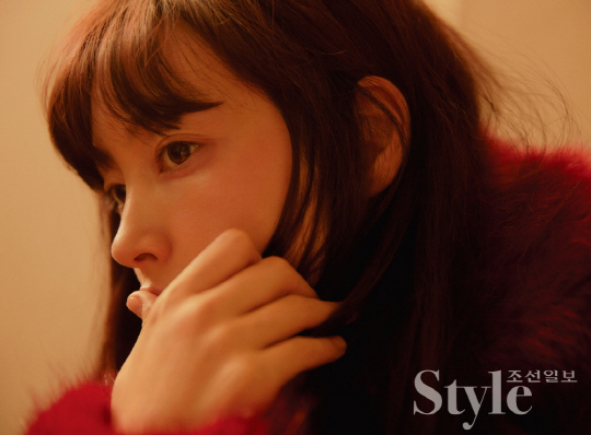 Actor Lee Na-young returns to look more beautifulLifestyle magazine style The Chosun Ilbo released a fashion picture with Actor Lee Na-young in the September issue.Lee Na-young, who stood in front of the camera for a long time, but it was filled with his own atmosphere so that the blank space was overshadowed.He showed off his Wannabe star-like appearance with a relaxed pose that can not be found in tension and a deeper look.A hippie-style paisley blouse and flower-print One Piece were blended with Lee Na-youngs signature, Bang Hair Style, creating a sensual atmosphere.Meanwhile, Lee Na-young is set to return to the screen in six years with the film Beauty Days.