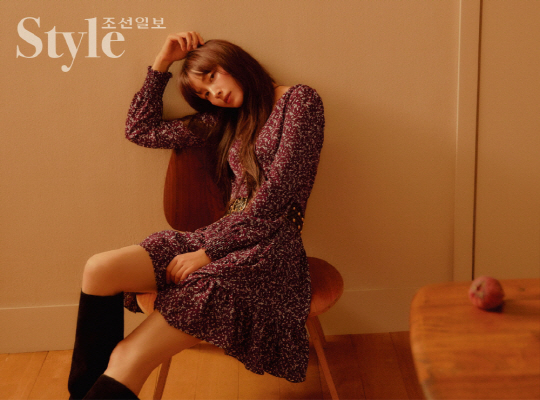 Actor Lee Na-young returns to look more beautifulLifestyle magazine style The Chosun Ilbo released a fashion picture with Actor Lee Na-young in the September issue.Lee Na-young, who stood in front of the camera for a long time, but it was filled with his own atmosphere so that the blank space was overshadowed.He showed off his Wannabe star-like appearance with a relaxed pose that can not be found in tension and a deeper look.A hippie-style paisley blouse and flower-print One Piece were blended with Lee Na-youngs signature, Bang Hair Style, creating a sensual atmosphere.Meanwhile, Lee Na-young is set to return to the screen in six years with the film Beauty Days.