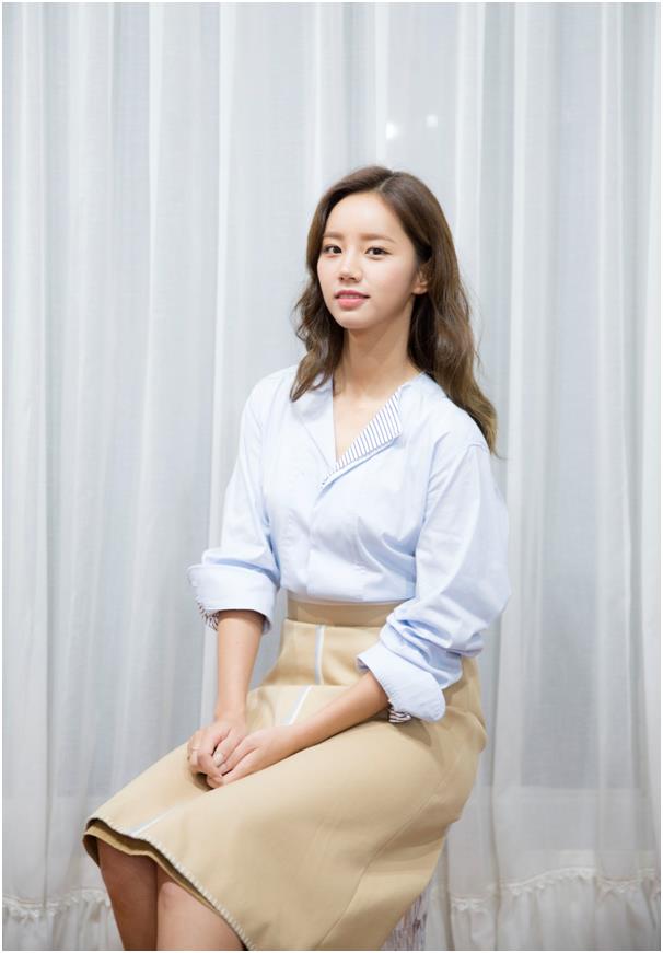 Kim Myung-min said, Hyeri didnt look in the mirror, and I think it was. I rarely saw it except for a moment after eating.(Laughing) In fact, when I do something like an official event, I see a lot of mirrors. When I take Monstrum, I thought it was comfortable because I did not need to look at the mirror. I do not have much to say, but when I hear that, I think, I still thought about this part.I do not think it is wrong to do this with this mind.Hyeri also said, When I first saw the scenario and thought about the name, he seemed to be unable to wash.The first thought is that I live in the mountains and I can not buy a lot of dirt, and I can not buy clothes, so I caught the character. I did not get much when I was originally black and dirt.I was worried, but (Choi) Woo-siks brother was relatively helpful because he was white. In addition, he said, I like speech, he said, I listen to that a lot.Hyeri said: The voice is a bit unusual, some listen a little stuffy, some feel unusual, and if you felt so (spoken) when you watch a movie, youre most grateful.Anyway, it was difficult to say anything because it was a historical drama. I felt that the background of the times was difficult rather than the pronunciation itself was difficult. The metabolic problem was that I had to overcome the tone.It seemed awkward to speak in a very historical tone. The character of Ming is not a friend who grows up like a lady in Hanyang and speaks in the Joseon Dynasty.I wanted to find the middle of it, so I had a lot of trouble about it. Kim Myung-min did a lot of historical drama.If you have anything to listen to, Actor has something, so I think I went to read a lot and rehearse. Meanwhile, Hyeri plays the fearless daughter of the search captain (Kim Myung-min) in Monstrum; it will be released on Wednesday.