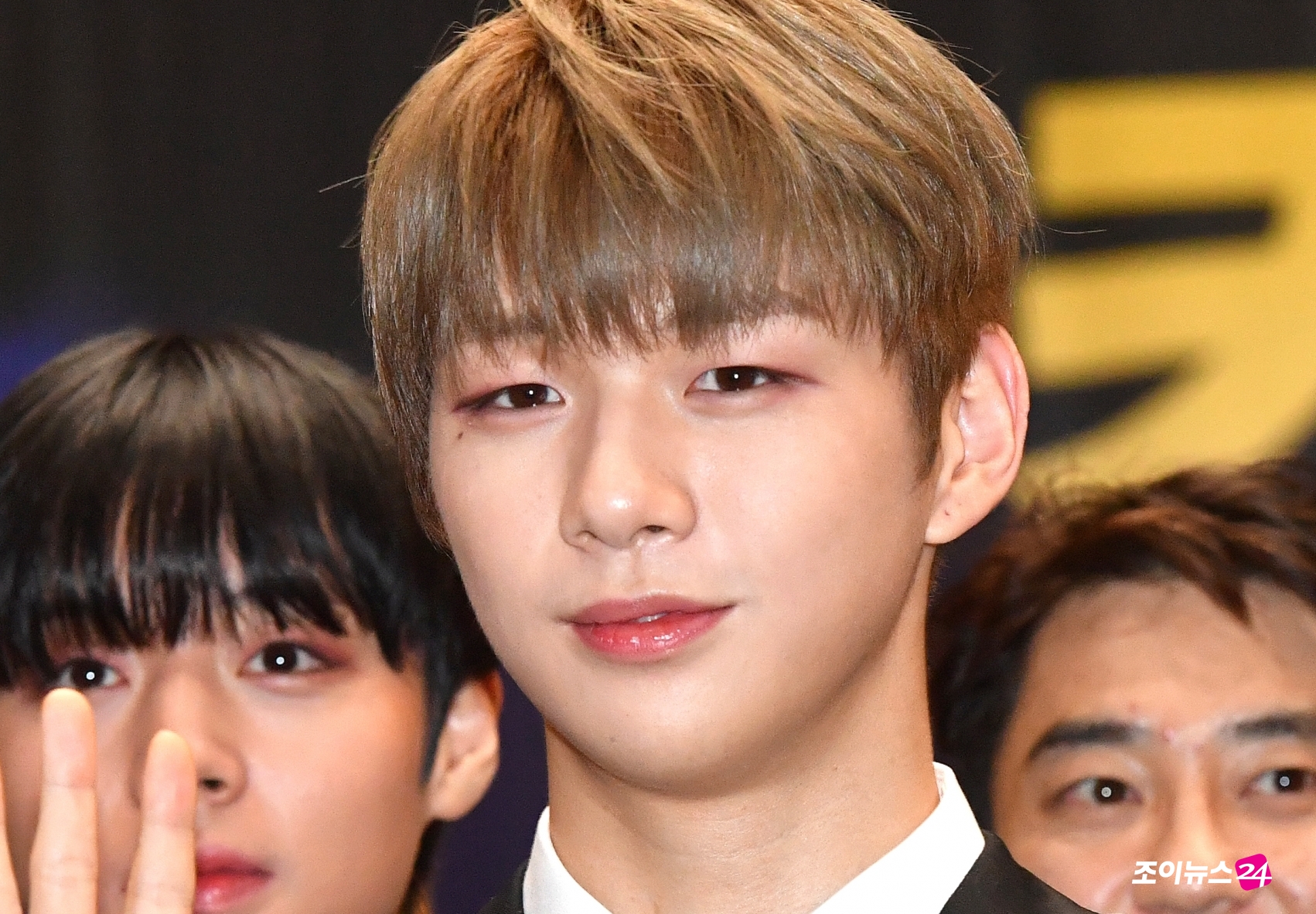 Group Wanna One Kang Daniel attended the 2018 National Brand Conference held at the Yeouido National Assembly Hall in Seoul on the afternoon of the 5th and took a commemorative photo after winning the National Brand Award in the Cultural Revolution category.Violinist Jung Kyung-hwa was selected for the 2018 National Brand Grand Prize, idol group Wanna One for the Cultural Revolution, and PyeongChang 2018 Olympic Winter Games closing Skeleton gold medalist Yoon Sung-bin for the sports category.