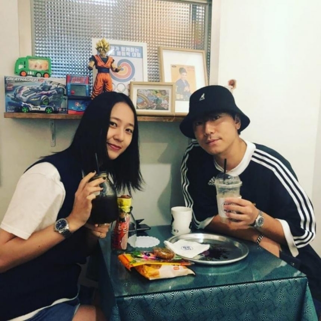 On the 4th, Krystal Jung visit certification shot has been uploaded to the official SNS of the cafe ranch operated by actor Lee Si-eon.On the official SNS, Thank you Krystal Jung for visiting me on rainy days.The Player Hit the jackpot! ~ ~Coin Princess VIP ~ ~  , along with photos of Krystal Jung and Lee Si-eon were released.Lee Si-eon and Krystal Jung in the public photos are staring at the camera with a bright smile.On the other hand, the OCN weekend drama The Player starring Krystal Jung, Lee Si-eon, Song Seung Heon and Tae Won Suk is scheduled to be broadcasted at 10:20 pm on Saturday, 29th of this month.