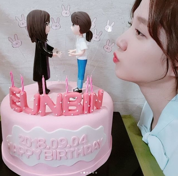 Actor Park Eun-bin has released a photo of his 27th birthday certification.Park Eun-bin posted a short post and photo on his Instagram on September 5; Park Eun-bin said: September 4, 2018 is a really happy day.Thank you to everyone for celebrating my birthday. Welcome to me. And thank you for your happy birthday. The letters are so touching.Ill shoot it with all my strength, he wrote.The photo featured Park Eun-bin posing for a heart with various gifts in front of him; Park Eun-bin added a pure charm with a sky blue blouse.Park Eun-bins smile is lovely.In another video, Park Eun-bin is celebrating his birthday at the KBS 2TV new drama Monk of the Day.Choi Daniels figure holding the cake also draws Eye-catching.The fans who heard the news responded, I will shoot the main shot!, Happy birthday and I am looking forward to the drama.delay stock
