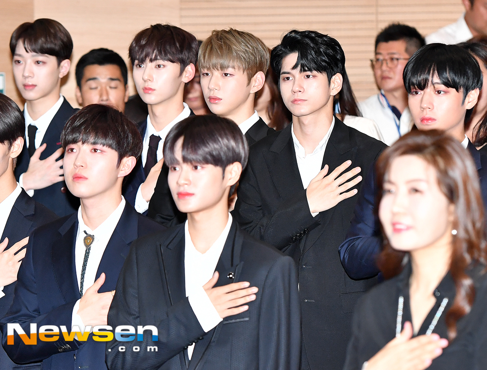 The 2018 National Brand Conference was held in the conference room of the Yeouido National Assembly Hall in Seoul on the afternoon of September 5.Wanna One was present on the day.jang kyung ho