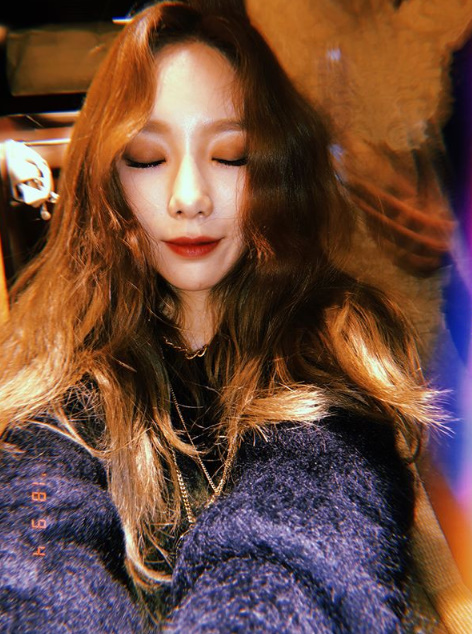 Singer Taeyeon boasted a beautiful Beautiful looks.Taeyeon posted a picture on her SNS on the morning of the 5th. Taeyeon in the photo boasted mature charm with thick makeup.Taeyeon will announce her single album I did not know with Girls Generation - Oh! GG with Sunny, Hyoyeon, Yuri and Yoona at 6 pm todayTaeyeon SNS