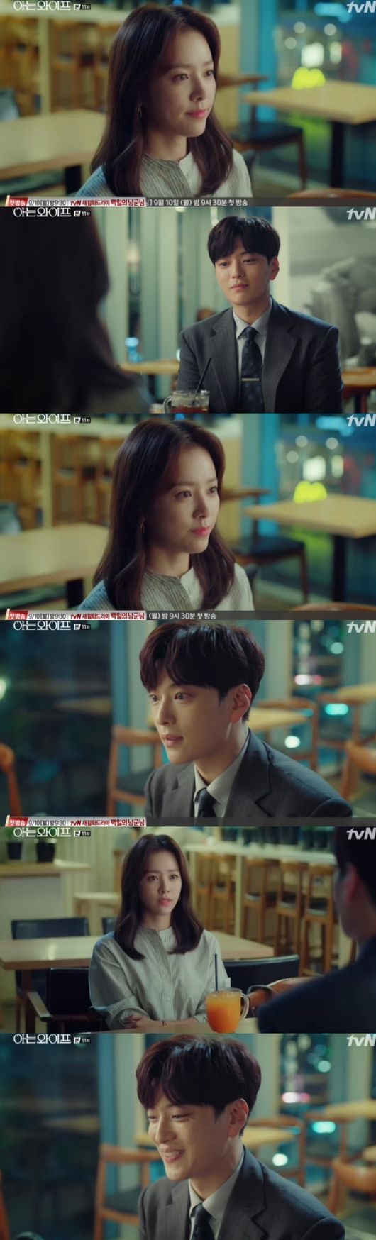 In Knowing Wife, Confessions made it clear that Ji Sung was a former couple to Han Ji-min.In the TVN drama Ai is a Wife (directed by Lee Sang-yeop, played by Yang Hee-seung), which was broadcast on the 5th, Joo-hyuk (Ji Sung), who revealed everything to Woojin (Han Ji-min), was drawn.On this day, Woojin learned his mind toward Juhyeok. Woojin borrowed his strength from alcohol and conveyed his mind in a careful manner.Though he said he liked it with tears, Joo Hyuk refused Woojins mind, saying, No, we cant. At this time, Woojin pulled Joo Hyuk and kissed him.Ju-hyeok did not refuse it without knowing it. At this time, the spirited Ju-hyeok ran away with his lips We are not.Joo Hyuk kept thinking that he would go back to Woojin.After the end, I had dinner with Woojin, and Woojin spoke Carefully, saying that I had to say a little frankly.Woojin said, I do not think I can meet my agent anymore. I am a good person, but I know my head, but I keep seeing the wrong place.I can not do it now, he said, I am sorry that I did not start from the beginning. After the end, he laughed, saying, I asked you to meet me for a month and decide.I did not commit a crime to die, and if men and women do not fit, I can break up, he said. I was kicking, tea, and so on. He naturally suggested that I go back to my comfortable colleagues.Woojin sighed on the roof, and Joo Hyuk looked at it.Please think about it again after the end, he said. Anyone who really likes Mr. Woojin, if it is because of that day, can make a mistake.But Woojin said, It is not a mistake. I do not want any answers, I have just been through a hard time, and I know how close you are, so please do not force me to do anything else.Ju-hyeok did not answer.Woojin continued, Do not be too uncomfortable, if you are uncomfortable, do not make that kiss any meaning, he said. I am a drunken person like you said.The last who came up on the roof was shocked to hear this conversation.Ju-hyeok, who did not have Ali, noticed the extraordinary end of the day. He asked what was going on, and the end of the day punched him.How can you do this to me, how can I believe you, and how can I be so deceitful? I do not like people, but at least I should have given them a tee, I was thrilled by the superiority because my favorite woman liked you.I do not think so, Woojin and I, he said, and after the end, he left, saying, What is certain is that you are a bad guy for me.Im sorry, but its not what you really thought, he said, packing up his luggage.At this time, the burden was overturned, and the end that followed Juhyuk put the burden back and said, Do not mistake it for watching. I do not do anything that is not like you, so I do not do anything to kick out a woman because of a woman.There was a feeling of discomfort between them.When he returned home, he asked if he could apply for a branch transfer to the provider.At this time, Woojin reported that Joo Hyuk had applied for a branch transfer to the provider. Woojin said, Is it because of me, thats why it was today?That night, Woojin found out who the man had been in his dreams, and he finally realized that the man who had appeared was Ju-hyeok, and then he cried with pain in his heart.Woojin came to Juhyeok late at night.I had a dream to dream again tomorrow, a dream that a man appeared, he said. I was in a dream, I was married to the man, I had a child, I was angry and I was going to die, I was in a dream, I just saw it in my dream.It was a car, what is this? Is it just a coincidence? Is it just a dream? Do you know anything?It was strange that my mother knew my house, knew my trivial habits, and called my mother a car room.Joo Hyuk said, Woojin, and Woojin said, Every time I call it that, my heart is strangely sad and sick. What is this?I do not know what to do. Juhyuk said, It was our couple, I was married to you. Confessions, Woojin said, What? It was a couple, we, Ju-hyuk said once again, Woojin was shocked.Capture the broadcast screen of Knowing Wife