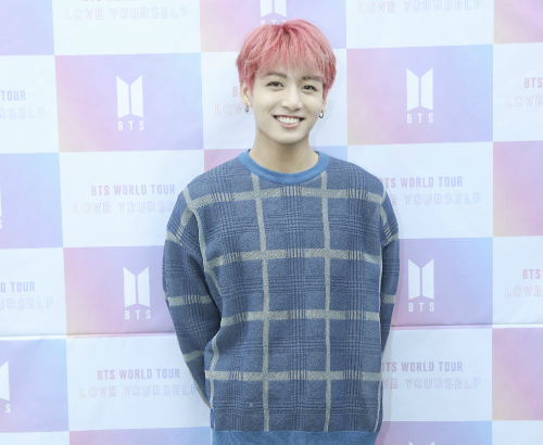 BTS Jungkooks Solo song Euphoria has achieved the first entry into the United States of America Billboard and UK charts.Jungkooks Yuporia ranked fifth on the Billboard Bubling Under Hot 100 and 84th on the UK Official Singles Weekly Chart.Yuporia, released as a theme song for Love Yourself Wonder in April, is also included in the repackaged album Love Yourself Resolution Answer.It ranks the highest of the B-side tracks and set the record for the first entry of the BTS Solo songs.Jungkooks Solo song Yuporia is gathering attention among fans because it has achieved such high grades without formal activities or music videos.Yuporia is a Future Base-based EDM pop music that solves the feelings just before the trendy sound meets with Jungkooks delicate, clear and clear voice.Jungkooks delicate vocals and emotions are clearly revealed.In December last year, RM ranked 18th through a collaboration with Fall Outboy, but this is the first time that a solo solo song has been on the Billboard Bubble Under Hot 100.In this regard, Billboard magazine praised the main chart Hot 100 if there was a formal music video in the song Uporia on the 1st (local time).Fans also responded that It is a famous song of Yuporia, I wish I had a music video, Jungkook! Yuporia did it.In addition, Yuporia has set a milestone in entering more than 93 iTunes national charts, including 47th place (top of title song Idol), 2nd place in line music, 4th place in Apple Music Japan, 1st place in China Apple Music China, 1st place in Taiwan, Peru and Saudi Arabia, as a digital single on Japans largest streaming portal Ricoku.Meanwhile, BTS will perform a Love Your Self world tour at the United States of America Los Angeles Staples Center on May 5.