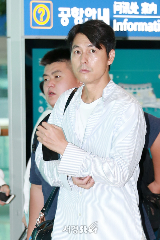 Actor Jung Woo-sung is leaving for Hong Kong on the 5th at Incheon International Airport in Unseo-dong, Jung-gu, Incheon.