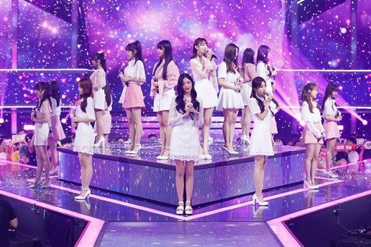 The group IZONE, which was born through Produced 48, started its debut in earnest.In the live broadcast of Mnet Produced 48 final broadcast on the 31st of last month, 12 debut members who will act as IZWON have been confirmed.Jang Won-young is the trainee who took the center of Aizwon as the first national producers vote.Miyawaki Sakura, Cho Yuri, Choi Ye-na, An Yu-jin, Yabuki Nako, Kwon Eun-bi, Kang Hye-won, Honda Hitomi, Kim Chae-won, Kim Min-joo and Lee Chae-yeon made their debut.On the last four days, 12 members digested their first group schedule as IZWON.Aizwon, who left Japan through the Incheon International Airport on the morning of the day, will meet with Yasushi Akimoto, head of the AKB division.Aizwon is a project girl group that works in both countries for two years and six months.It is expected to talk about the direction of Japan activities and schedule coordination through a meeting with Yasushi Akimoto, who knows the Japanese idol market well.Since the debut member has been confirmed for only five days, the exact debut time of Aizwon has not come out.However, according to the official, Aizone is aiming to debut at the end of October, and the agency to take charge of management will be confirmed soon.Aizwon, who is only about to make his dream debut with the vote of the national producers.Attention is focusing on whether Aizwon, which aims to become a global Korean-Japanese girl group, will continue to succeed in Ioai and Wanna One, which were born through the previous ProDeuce series.