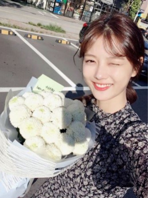 Actor Kim Yoo-jung expressed his feelings about resuming filming of JTBCs new drama, Clean Up Once Hot (hereinafter referred to as Iltcheong).After finishing the filming of Ilte Cheong on the 5th, Kim Yoo-jung posted a short impression with the photo through a fan cafe.Kim Yoo-jung said, I have been working hard and have become healthier than before.Thank you for supporting me and waiting for me, and thank you. I am always grateful to you, and I love you more than anything else. I will meet you soon!I added.In late February, filming was halted due to Kim Yoo-jungs health deterioration; Kim Yoo-jung was diagnosed with hypothyroidism and has been committed to treatment.Kim Yoo-jung is still in hospital with Dani Alves and is outpatient.Iltecheong is a work based on the popular webtoon of the same name, and is a romance drama depicting the story of Kim Yoo-jung, a hygienic idea, and CEO of a cleaning company (Yoon Gyun-sang).It will be broadcast first in November.Hello, its a well.Its been a while. How have you been? Ive worked harder, Ive been healthier. Thank you and thank you.I started shooting new today. Clean up hot! First shot, good and good, and Im home.I want to tell you the first thing I wanted to see before I fell asleep, so lets turn off a few words like this.Everyone who always gives me great strength and support! I always appreciate it and love it more than anything. Well meet soon!