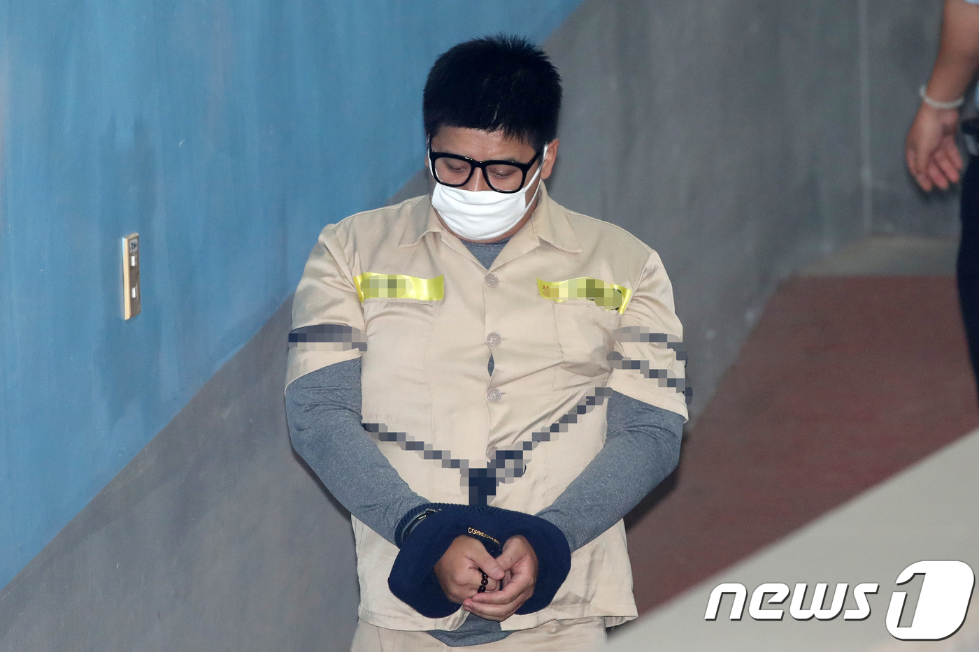 2심 선고 공판 출석하는 이영학