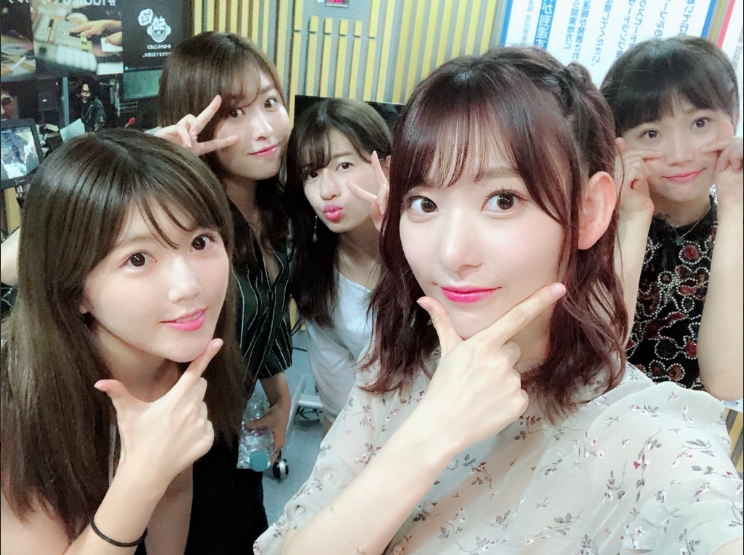 Miyawaki Sakura, a member of the group Izuwon who made his debut through Mnet Produced 48, met Miyazaki Prefecture Miho, Takeuchi Miyu, Nakanishi Chiyori and Yoji Yamada Noe.Miyawaki Sakura wrote on his Twitter Inc. on September 6, Produce48!!!! (This was the Produced 48 special!Thank you, it was quick!) posted the photo with the article.The photo shows Miyazaki Prefecture Miho, Takeuchi Miyu, Nakanishi Chiyori and Yoji Yamada Noe posing with Miyawaki Sakura who appeared in Produced 48.Five still cheerful people are lovely after the show. Five cute beauty catches the eye.The fans who responded to the photos responded Thank you, It looks good, Everyone is cute, I love you.delay stock