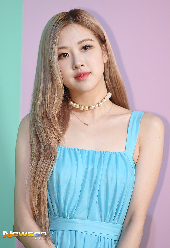 Mulberry (MULBERRY) 2018 Autumn/Winter (F/W) Collection launch fashion show was held at K Museum of Contemporary Art in Gangnam-gu, Seoul on the afternoon of September 6.BLACKPINK Rosé poses on the day.You Yong-ju