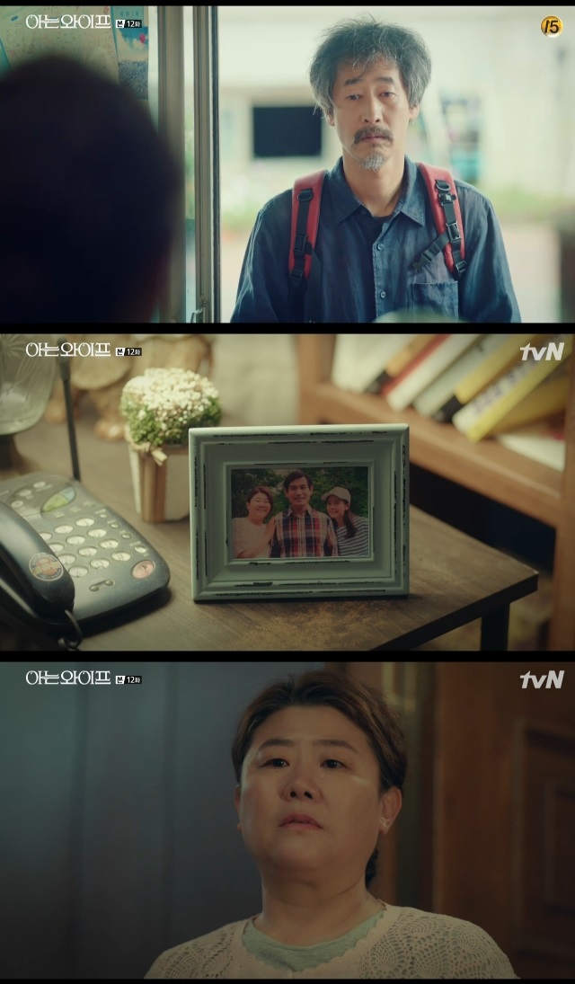 Han Ji-mins mother Lee Jung Eun and the Subway homeless eye exchange have added to the question of their relationship.In the tvN tree drama Knowing Wife, which aired on September 6 (playplayed by Yang Hee-seung/directed Lee Sang-yeop), Seo Woo Jins mother (Lee Jung Eun) encountered a homeless person in Subway.Seo Woo Jin (Han Ji-min) mother went to a supermarket and met a Subway homeless man who led Cha Joo-hyuk (intellectual) to Journey to the Center of Time.They did not talk to each other, but they exchanged meaningful eyes with a smile.Then, Seo Woo Jin tried to find Cha Joo-hyuk, who was fired because of his battlefield, and his mother gave a 500-won coin to his daughter.I thought I needed you more than I did. Seo Woo Jin also revealed that Journey to the Center of Time.And Seo Woo Jins mother looked at the family photo and said, Honey, did I do well? I could have saved you even if I was a little quick.Woojin is better and smarter than me, so I can change it as I want, right? Yoo Gyeong-sang