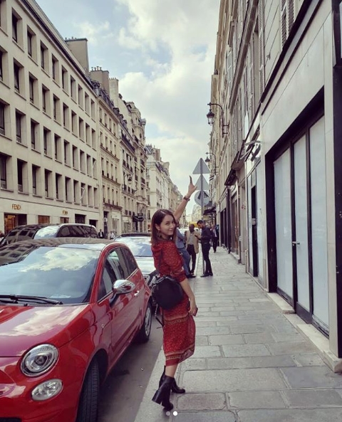 Actor Lee Min-jung has released a picture of Europe TravelLee Min-jung posted several photos on her Instagram page on September 7.Inside the picture is Lee Min-jung, who enjoys leisure in Paris, France and Venice, Italy.Lee Min-jungs confident smile in a red One Piece is attractive; Lee Min-jungs innocent beauty in another photo also catches the eye.The fans who responded to the photos responded such as My sister is so beautiful, Beautiful and Europe is shining.delay stock