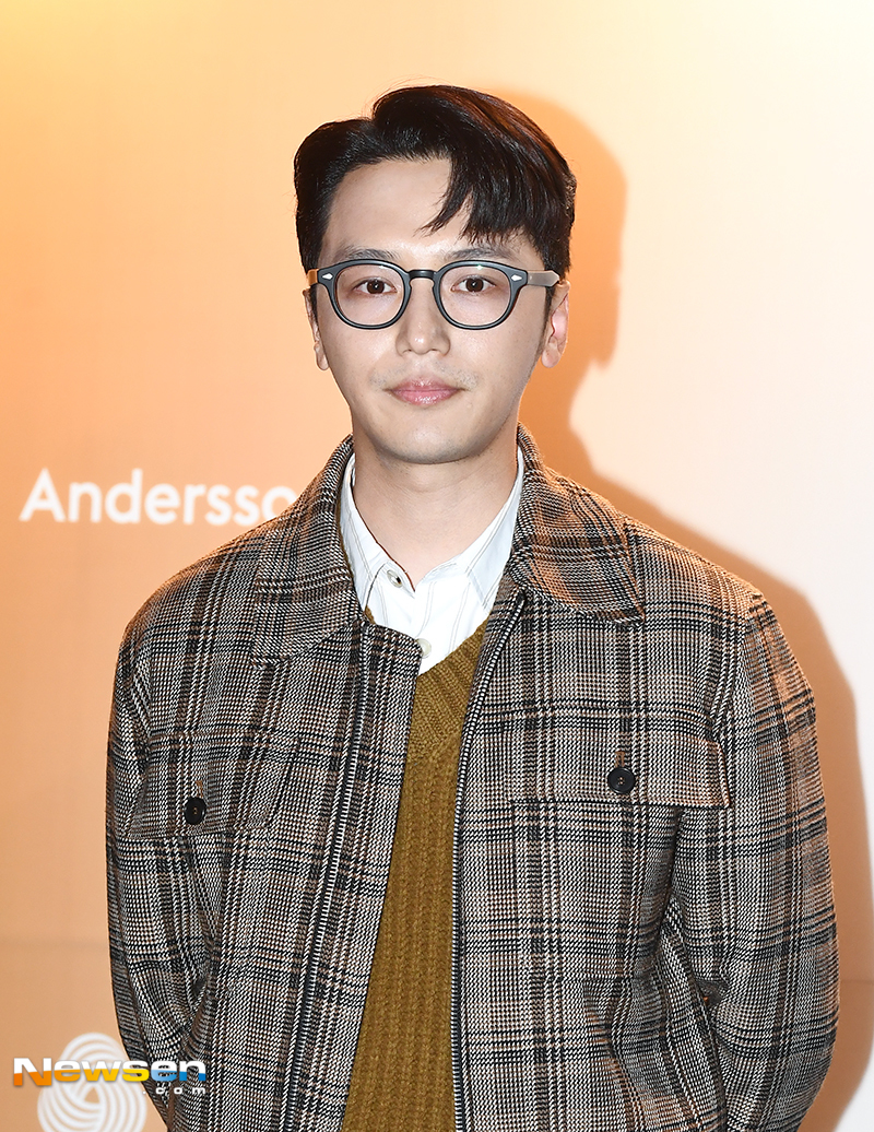 Anderson Bell - Ulmark Company Collaboration Collection The commemorative photo wall was held at the Seongsu-dong layer 57 in Seongdong-gu, Seoul on the afternoon of September 7th.Actor Byun Yo-han attended the ceremony.yun da-hee