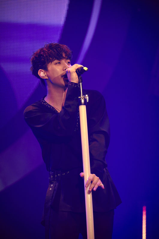 2PM Junho has once again shown his solid position as a solo The Artist, concluding his 7th summer solo tour of Japan.Junho opened a grand opening of the 2018 summer tour JUNHO (From 2PM) Solo Tour 2018 FLASHLIGHT with the release of Japan Minis 7th album (Imagination) on July 11th, starting with Nagoya on June 30th.Osaka University, Tokyo, Fukuoka, Sapporo, Japan performance holy place Budokan followed by the tour final stage of Osaka University Castle Hall on the 5th, and finished 12 performances in five cities.The final performance book Junho presented various repertoire such as SO GOOD, Candy, Ice Cream and Kimino Koe and SAY YES arranged in rock versions in the background of colorful stage using the latest lighting equipment.In line with the tour title FLASHLIGHT, novel stage devices and beautiful lighting have created more synergies for Junhos performance.Fans of the Angkor stage impressed Junho with the slogan Thank you for the summer of six years along with the yellow balloon, which is the member color of Junho.Junho said, I am really happy to be a singer, 2PM, and I can sing and dance in front of you.The album Imagination released by Junho was popular with Oricon Daily and Weekly album charts and top of the Billboard Japan top album sales chart.In particular, Junho was the first of the 2PM solo projects and collected the topic for the first time in six years after releasing his first solo album in Japan in 2013.Since 2013, Junho has been releasing solo albums and tours every summer in Japan, and has been attracting the charm of summer men. This year, he continued to release and tour summer albums for the sixth consecutive year.On the other hand, at the Seoul Forest Galleriaphore G-Seouliteum located in Seongsu-dong, Seoul, from September 4th to 23rd, the debut tenth anniversary of group 2PM to which Junho belongs will be held successfully. Im on it.At the opening ceremony held on the morning of the 4th, JYP chief Park Jin-young, 2PM member Nichkhun, and JB and camp of junior group GOT7 celebrated the journey of 2PM 10 years together.JYP Entertainment