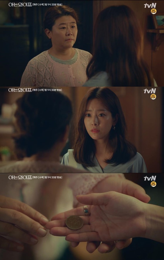 The key to all that going back in Knowing Wife was Lee Jung Eun.In the TVN drama Knowing Wife on the 6th, Cha Ju-hyuk (intellectual) and Han Ji-min (West Woojin) returned to 2006, when they first met, thanks to the performance of Dementia Mother (Lee Jung Eun).Only Woojins mother was acting differently: Joo Hyuk returned to the past and changed reality, but Woojins mother seemed to know everything, calling it the car west.He usually tells his favorite kimchi that he is sorry for Juhyuk, and he gave Woojin advice that he should be good to the tea west.Joo Hyuk also realized a lot because of Woojin mother.Woojin I was self-defeating myself in the past who did not know that my mother had dementia symptoms, and I heard from Woojin mother what Woojin thought of herself.Woojin said to Joo Hyuk, Woojin is not good at expressing his pride because he is strong.Woojin has called the west of the car a life-saving person. When his father died, it was too hard, but he survived thanks to the west of the car. When Joo Hyuks mother was hospitalized with a back treatment, Joo Hyuk and Woojin met at the hospital with the help of Woojins mother.In an unexpected family reunion, Joo Hyuk and Woojin became closer and gradually confirmed each others hearts.In particular, Woojins mom became the decisive key to undoing everything.When Joo Hyuk blamed himself for being unhappy with his mistakes and his whereabouts were unknown, Woojin came to the beach where he first dated when he was looking for Joo Hyuk.Woojin asked, So did your mother? but Woojins mother did not answer; instead, after Woojin left, she looked at her husbands picture and said, Honey, did I do well?I could have saved you if I was a little quick then, because Woojin is a better and smarter kid than I am, so I can change it as I want. In fact, Woojin met with Juhyuk and returned to 2006, when he first met.Meanwhile, Woojins mother greeted each other with a homeless person who sent Ju-hyeok to the past.How does Woojin mother and homeless people know each other, and I wonder if Joo Hyuk and Woojin can turn everything back as they wish.