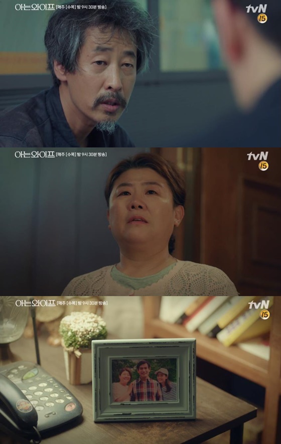 The key to all that going back in Knowing Wife was Lee Jung Eun.In the TVN drama Knowing Wife on the 6th, Cha Ju-hyuk (intellectual) and Han Ji-min (West Woojin) returned to 2006, when they first met, thanks to the performance of Dementia Mother (Lee Jung Eun).Only Woojins mother was acting differently: Joo Hyuk returned to the past and changed reality, but Woojins mother seemed to know everything, calling it the car west.He usually tells his favorite kimchi that he is sorry for Juhyuk, and he gave Woojin advice that he should be good to the tea west.Joo Hyuk also realized a lot because of Woojin mother.Woojin I was self-defeating myself in the past who did not know that my mother had dementia symptoms, and I heard from Woojin mother what Woojin thought of herself.Woojin said to Joo Hyuk, Woojin is not good at expressing his pride because he is strong.Woojin has called the west of the car a life-saving person. When his father died, it was too hard, but he survived thanks to the west of the car. When Joo Hyuks mother was hospitalized with a back treatment, Joo Hyuk and Woojin met at the hospital with the help of Woojins mother.In an unexpected family reunion, Joo Hyuk and Woojin became closer and gradually confirmed each others hearts.In particular, Woojins mom became the decisive key to undoing everything.When Joo Hyuk blamed himself for being unhappy with his mistakes and his whereabouts were unknown, Woojin came to the beach where he first dated when he was looking for Joo Hyuk.Woojin asked, So did your mother? but Woojins mother did not answer; instead, after Woojin left, she looked at her husbands picture and said, Honey, did I do well?I could have saved you if I was a little quick then, because Woojin is a better and smarter kid than I am, so I can change it as I want. In fact, Woojin met with Juhyuk and returned to 2006, when he first met.Meanwhile, Woojins mother greeted each other with a homeless person who sent Ju-hyeok to the past.How does Woojin mother and homeless people know each other, and I wonder if Joo Hyuk and Woojin can turn everything back as they wish.