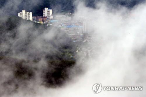 구름 덮인 태백시[연합뉴스 자료 사진]