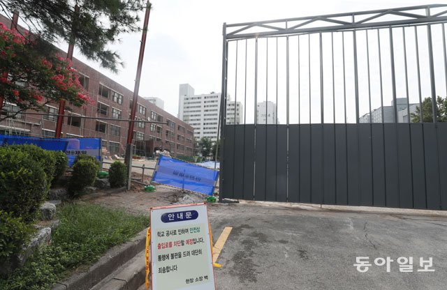 진통 끝에 들어서는 서울 강서구의 특수학교인 서진학교가 지난달 착공해 내년 9월 완공을 목표로 공사가 진행되고 있다. 박영대 기자 sannae@donga.com