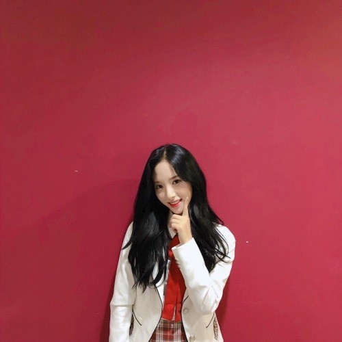 Bona posted a picture on her 8th day with an article entitled Todays Pooh through her instagram.Bona in the open photo is posing in Sukluk stage costume.Bona, in particular, has a bright smile with her index finger on her cheek, which attracts Eye-catching. It is pure and youthful.On the other hand, WJSN, which Bona belongs to, will come back with a new album Space Flizz?