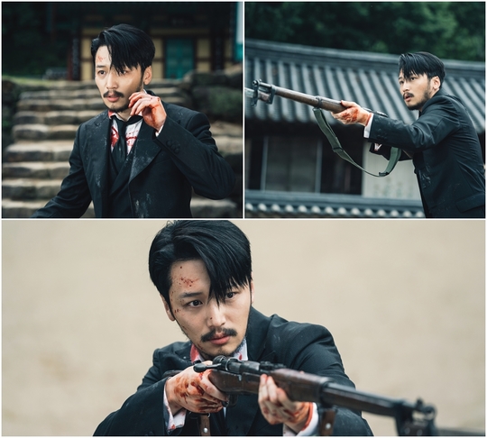 Byun Yo-han became a bloodiness.TVNs Saturday drama Mr. Shene (played by Kim Eun-sook/directed by Lee Eung-bok) released a picture of Byun Yo-han holding a gun with blood stains on September 8.A scene where Hee-sung (Byun Yo-han) takes a aiming position with a precarious expression and points a gun at someone.The appearance of a face and a shirt covered in blood, holding a gun in his hand, is raising his curiosity.Byun Yo-han continued his performance as a real performance while immersing himself throughout the rehearsal, and the scene that was difficult to express in the rehearsal was studied again and learned the movements of the body.There were a lot of gestures that consumed a lot of physical strength, such as loading guns and rebelling violently and becoming bloodiness, but Byun Yo-han completely digested them and led to the admiration of the staff.emigration site