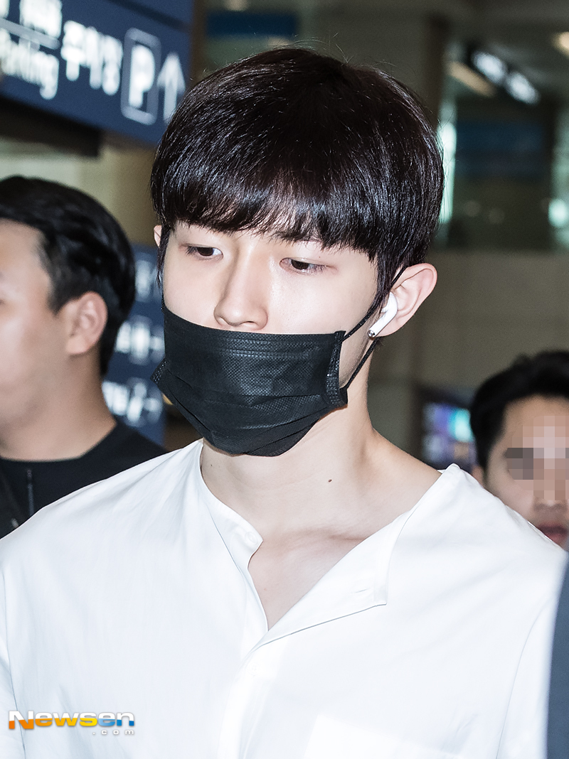 Group Wanna One arrived at Incheon International Airports Terminal 1 on September 9 after finishing the performance of 2018 Hallyu Pop Fest.On this day, Wanna One (Kang Daniel, Park Jihoon, Lee Dae-hui, Kim Jae-hwan, Ong Sung-woo, Park Woo-jin, Ry Kwan-rin, Yoon Ji-sung, Hwang Min-hyun, Bae Jin-young and Ha Sung-woon) Kim Jae-hwan is walking out of the immigration area.yun da-hee