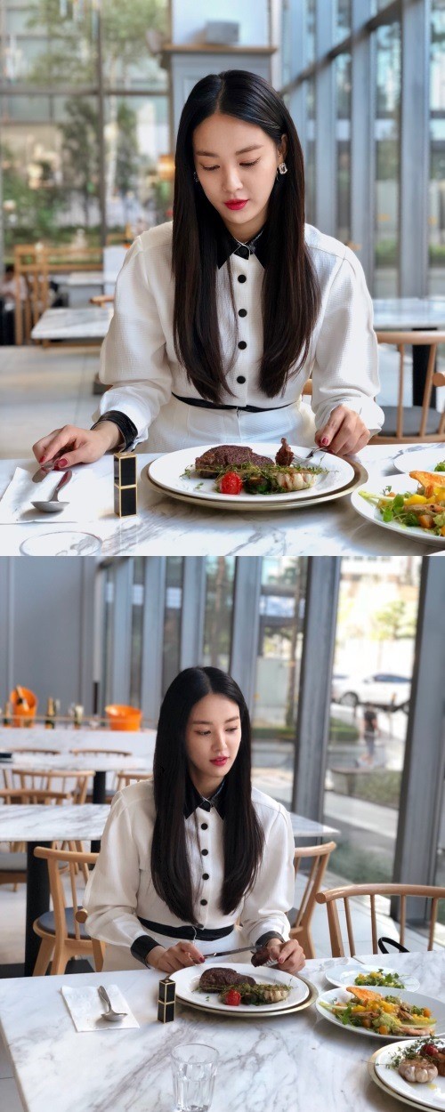 Lee Joo-yeon posted a picture on his 10th day with his article Im going to try something delicious today, setting Feelings.Lee Joo-yeon poses in a white One Piece in the public photo; Lee Joo-yeon, with long hair hanging down, showed a pale smile.It attracted Eye-catching with its distinctive innocent yet elegant charm.On the other hand, Lee Joo-yeon appeared on SBS entertainment Running Man on the 9th and emanated the charm of the hall.