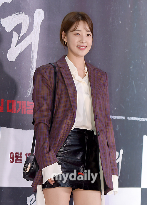 Han Ji-hye greets the VIP premiere of the movie Monstrum (director Heo Jong-ho, Lotte Entertainment Cinegro Kidarienti) at the Lotte World Tower in Jamsil, Seoul on the afternoon of the 10th.Monstrum is a film about the struggle of Joseon, who was at stake due to the appearance of Monstrum, a strange beast with plague, and those who died to protect their precious people. Kim Myung-min, Kim In-kwon, Park Sung-woong, Park Hee-soon, Lee Kyung-young, Choi Woo-sik and Lee Hye-ri appear.It will be released on September 12th.