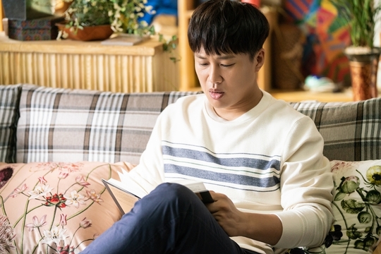 Actor Cha Tae-hyun is expected to play a life of believing.KBS 2TVs new monthly drama The Best Divorce (playplayed by Moon Jung-min/directed by Yoo Hyun-ki/produced Monster Union, The Eye Entertainment), which will be broadcast on October 8, is a love comedy that begins with the question, Is marriage really the completion of love?, and draws pleasantly and frankly the differences in the thoughts of men and women about love, marriage and family.It is expected to capture viewers by unfolding the story of reality empathy.The publics interest in the best divorce is at the center of it: Cha Tae-hyun is considered to be a popular actor of the whole nation.At the same time, he is famous for his acting as an actor who maximizes the immersion of the drama with his natural acting.Cha Tae-hyuns acting is expected to produce the best synergy with the drama Best Divorce.Meanwhile, on September 10, the production team of The Best Divorce will first release Cha Tae-hyuns still cut to draw attention.Cha Tae-hyuns appearance, which seems to permeate the character, is raising expectations for his real acting.Cha Tae-hyun in the public photos is spending time in the house.His meticulous personality is revealed in every action, such as reading, making food, and watering pots.Especially when you are making a slight impression, you can feel the sensitivity and the tingling. I can not take my eyes off Cha Tae-hyun, who clearly imprints the character charm.Cha Tae-hyun plays the role of Cho Seok-mu, a strong, stubborn, and twisted man.A person who likes to enjoy his own time alone rather than being in a lot of people.Cha Tae-hyun is going to take away the hearts of viewers by funambulism with a narrow sense of filth, geology and cuteness.Cha Tae-hyuns performance is undoubtedly undoubted, said the production team. From the time of reading the script, the staff was impressed with the ability to express characters that were not possible to replace them.I would like to ask for the performance of Cha Tae-hyun, a new look to be shown in the best divorce, and the breath of a couple with Bae Doo-na. The Best Divorce will be broadcast on KBS 2TV on October 8th.hwang hye-jin