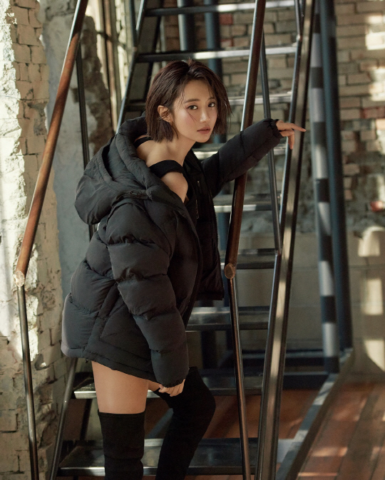 Actor Go Joon-hee showed off his unrivaled sophisticationA new picture of Go Joon-hees 2018 F/W season was released on Wednesday.Go Joon-hee in the picture exudes sophistication from long padding to short padding perfectly.The beauty of Go Joon-hee, which is stylish and healthy, stands out.