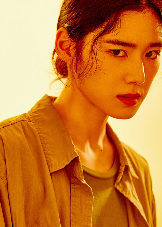 The poster behind-cut of Actor Jung Eun-chae, who is trying to transform his acting with intense charisma in the OCNs first tree OLizzyn The Guest, was released.The Guest is a work that opens the door of OCNs newly created tree OLizynal block, depicting the story of a psychic, priest, and Decective against crime caused by strange forces in Korean society.It is a Korean-style real exorcism drama that chases evil spirits in the distorted hearts of people filled with anger.Jung Eun-chae plays the role of Detective Kang Gil Young who does not believe in evil spirits.Kang Gil-young is a passionate over-detective, over-concentration, who is so desperate for veteran male Detectives.I do not believe in evil spirits and Exorcism, but I feel the fear of being that I can not know through Yoon Hwa-pyeong and Choi Yoon.In the behind-the-scenes cut released through the OCN official Instagram, Jung Eun-chae is transformed into a perfect hairstyle and a simple costume Kang Gil Young unlike the luxurious image that was previously shown, and expectations are added to the drama.In addition, it is so cool and intense that it can be used as the main poster, and at the same time, the deep eyes that seem to contain many stories in it attract attention.In the poster shooting scene, many people admired the overwhelming atmosphere from Jung Eun-chaes appearance.On the other hand, OCNs first tree OLizzyn The Guest will be broadcasted at 11 pm on Wednesday, 12th.