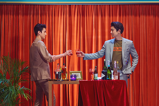 EXO Chanyeol and Sehun have started their comeback county.The agency SM Entertainment released a teaser image of the duet song We Young on its official website on the 11th, with Chanyeol and Sehun showing off their homme fatale charm.The two posed in their cars, Chanyeol spewing charisma with a leather jacket; Sehun showed off her hard arm muscles with a Nash T-shirt.Chanyeol and Sehun are the first duo to be presented at EXO, and an official said, Please look forward to the different aspects of the two people to be released through this new song.Woi Young is a hip-hop genre, featuring light piano sounds and grooved rhythms, with a message that he loves himself and wants to find what he wants.Meanwhile, the two are the third runners-up to the Station Young (STATION X O).It is part of a cultural project that SM Digital Music Sources public channel Station and SKT Culture brand Young (0) have joined together.The two will announce the new news, Wi Young, on the main music site at 6 p.m. on the 14th, and will release Korean and Chinese versions simultaneously.Photos Provision = SM Entertainment>